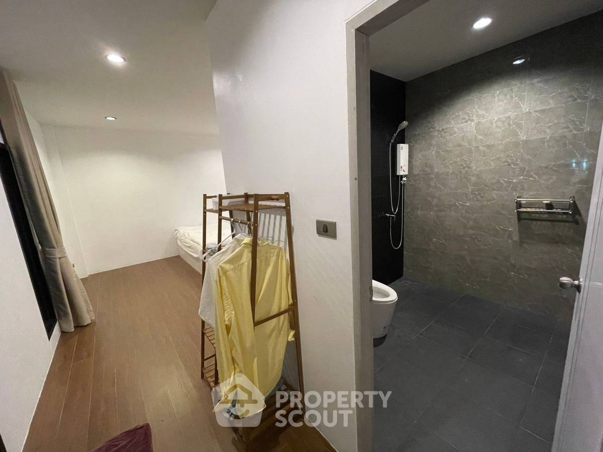 picture 5-Bed Villa For Rent 350 Sqm In Bang Lamung, Chon Buri (ID 2416941) - 12/15