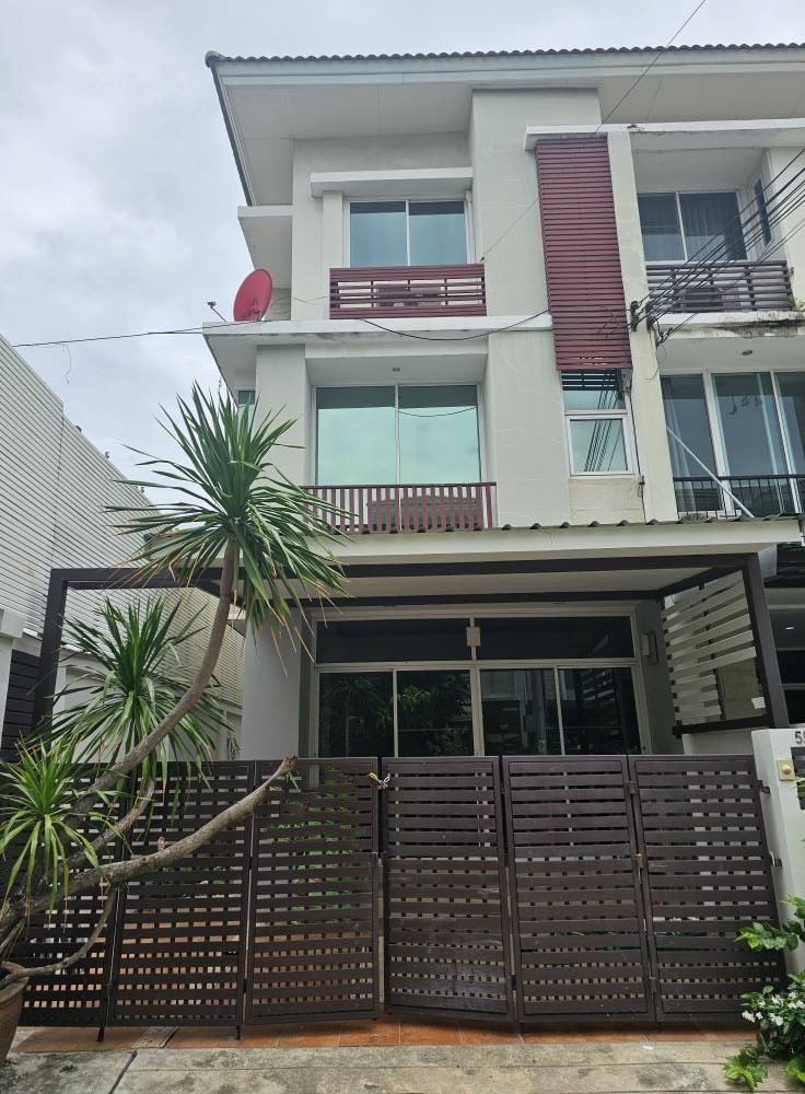 Townhouses for sale : LTH13553 – Townhome for Sale | Thanapat Haus Sathorn-Narathiwas | 300 sqm | 3 Beds 3 Baths | 11.5 MB
