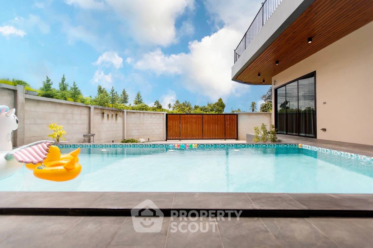 picture 5-Bed Villa For Rent 350 Sqm In Bang Lamung, Chon Buri (ID 2416941) - 2/15