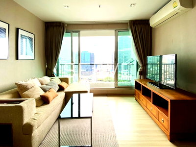 Condos for sale : 1 Bed with Bathtub 50.3 sq.m. High Fl. 15+ Good Location BTS Saphan Taksin station 340 m. at Rhythm Sathorn Condo / For Sale