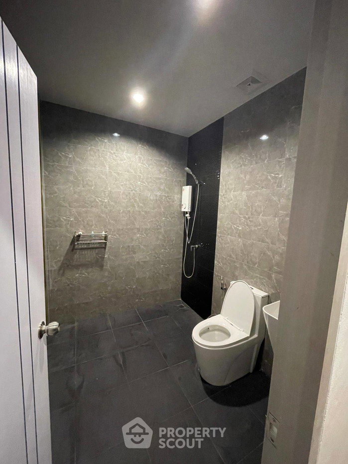 picture 5-Bed Villa For Rent 350 Sqm In Bang Lamung, Chon Buri (ID 2416941) - 11/15