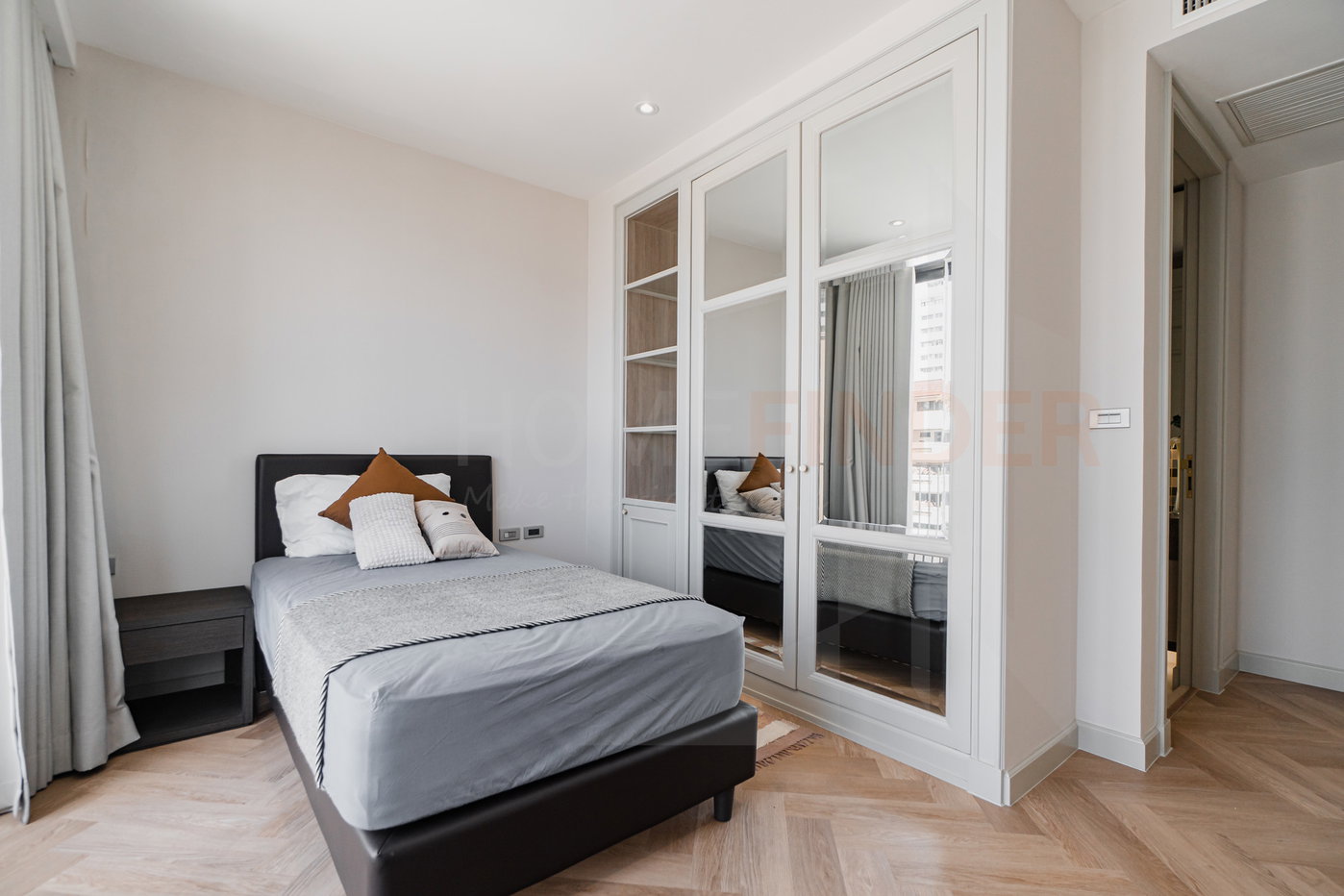 รูป Raveevan Suites 4 bedrooms, for rent - รูปที่ 17/19