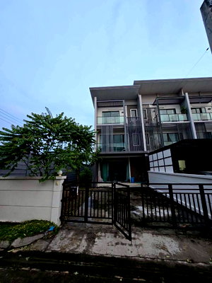 โฮมออฟฟิศ MRT สามแยกบางใหญ่ : ขายทาวน์โฮม 3 ชั้น โครงการ ทาวน์ อเวนิว เมิร์จ รัตนาธิเบศร์ หลังมุม สภาพเหมือนมือหนึ่ง 