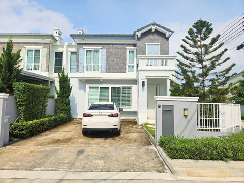 ขายบ้านแฝด Anya ราชพฤกษ์–นครอินทร์ ขนาด 40.3 ตรว. หลังมุม สภาพใหม่ เฟอร์นิเจอร์และเครื่องใช้ไฟฟ้าครบ