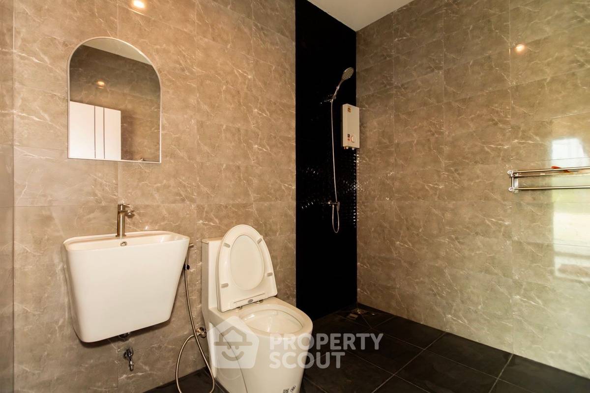 picture 5-Bed Villa For Rent 350 Sqm In Bang Lamung, Chon Buri (ID 2416941) - 10/15