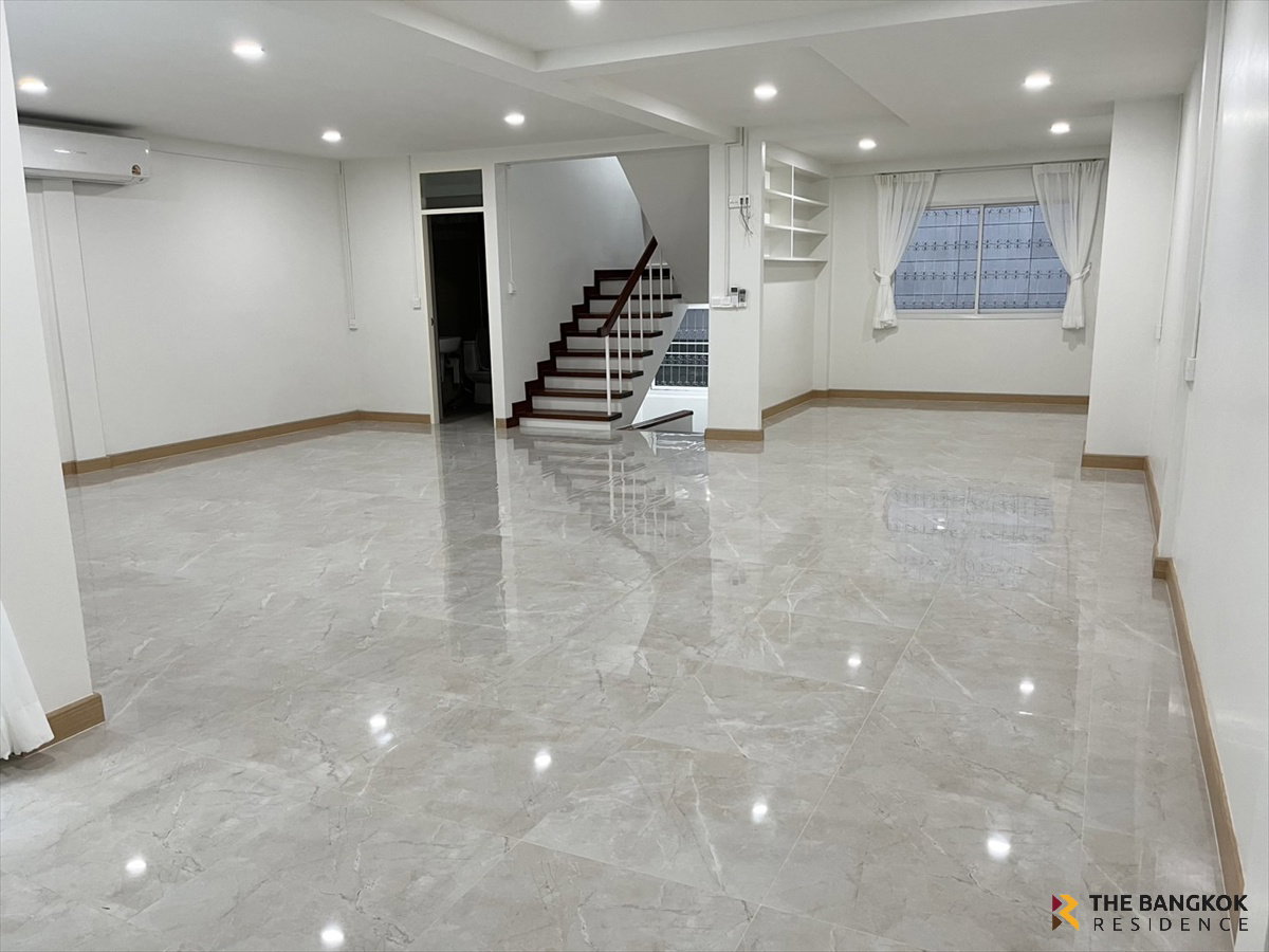 รูป Townhouse Area Sukhumvit 11 🏡 ใจกลางสุขุมวิท ใกล้ BTS นานา เพียง 5 นาที 💚 - รูปที่ 2/10