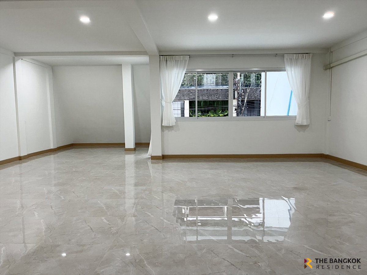 รูป Townhouse Area Sukhumvit 11 🏡 ใจกลางสุขุมวิท ใกล้ BTS นานา เพียง 5 นาที 💚 - รูปที่ 3/10