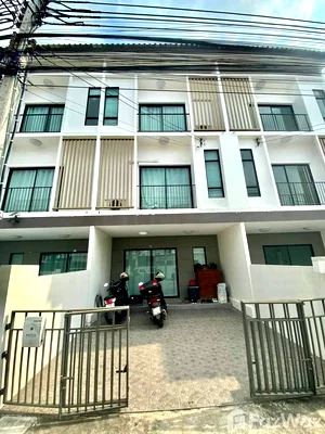 บ้านเดี่ยวให้เช่า : บ้านเดี่ยวให้เช่า 3 ห้องนอน ในโครงการ พาทิโอ ศรีนครินทร์ - พระราม9 1955109