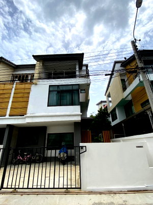เช่าบ้านแฝด นนทบุรี : 🏡 ให้เช่าบ้านแฝด 3 ชั้น — พร้อมเฟอร์นิเจอร์ เข้าอยู่ได้ทันที 📍 โครงการ เวอรีเดียน ราชพฤกษ์ 