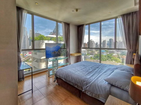 ขาย คอนโด Aequa สุขุมวิท 49 แบบ 1 ห้องนอน 60 ตรม ชั้นสูง เฟอร์นิเจอร์ เครื่องใช้ไฟฟ้าครบ Pet Friendly ใกล้ BTS ทองหล่อ พร้อมพงษ์ เอกมัย : SL25S-026