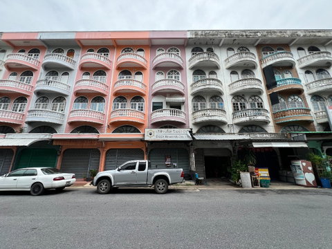D062 : หมู่บ้านชลลดา อาคารพาณิชย์