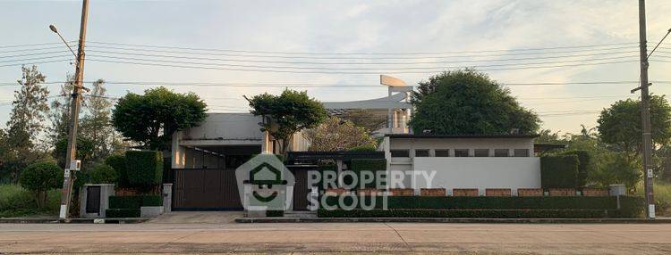 รูป บ้าน 4 ห้องนอน ขายพร้อมรับสัตว์เลี้ยง Windsor Park & Golf Club (ID 2426311) - รูปที่ 1/13