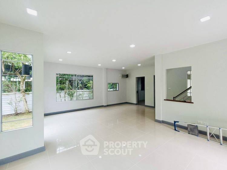 picture Pet-Friendly 3-BR House For Sale At Siwalee Ratchaphruek-Chiang Mai (ID 2426525) - 2/11