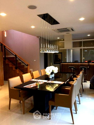 Houses for sale สถาบันเทคโนโลยีไทย-ญี่ปุ่น : 6-BR House For Sale, 540 Sqm, The Palm Pattanakarn, Suan Luang (ID 2426398)