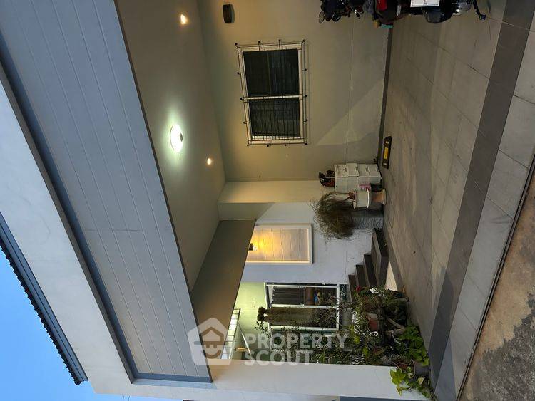 picture Pet-Friendly 3-BR House For Sale Near Don Mueang, Bangkok (ID 2426271) - 6/19