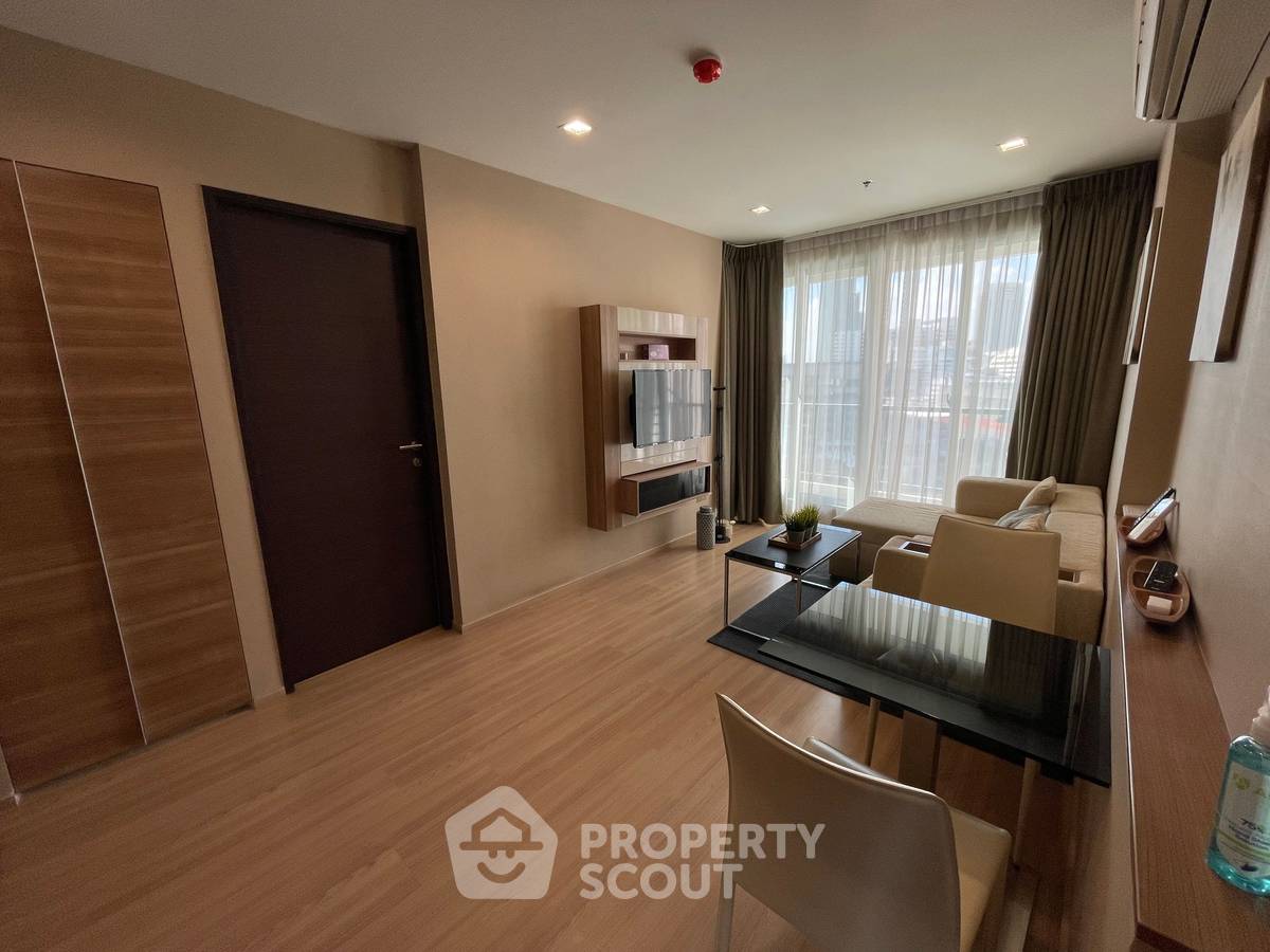รูป คอนโด 1 ห้องนอน 38 ตร.ม. ที่ Rhythm Sathorn ห่าง BTS สะพานตากสิน 300 ม. (ID 1065579) - รูปที่ 3/10