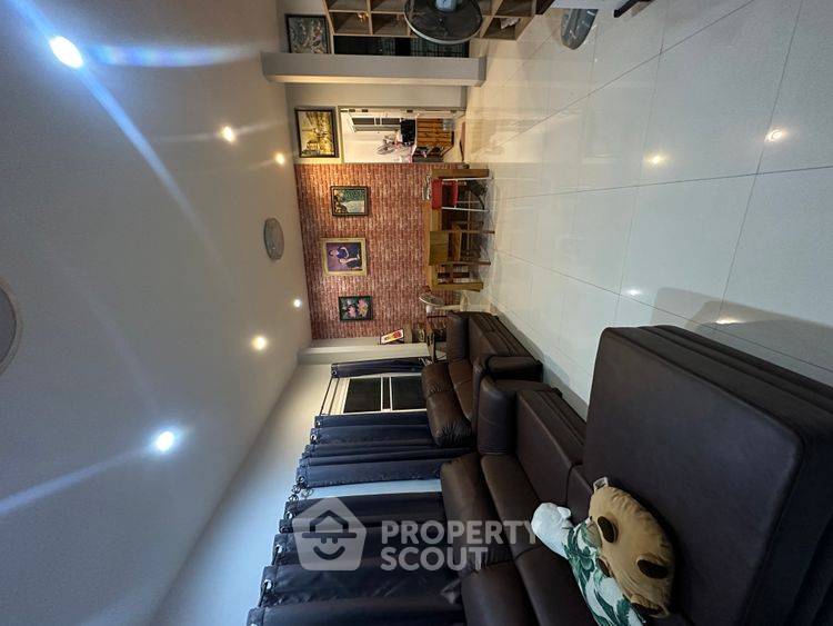 picture Pet-Friendly 3-BR House For Sale Near Don Mueang, Bangkok (ID 2426271) - 9/19