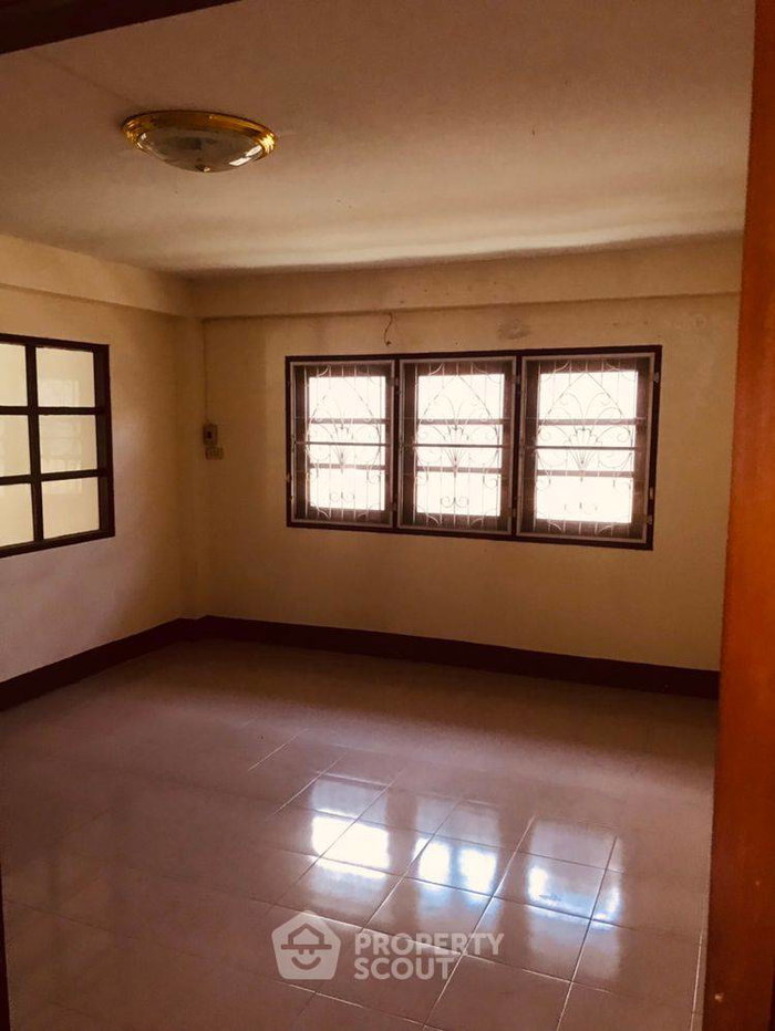 picture 3-Bed House For Sale In Samet, Mueang Chon Buri (ID 2426330) - 5/17