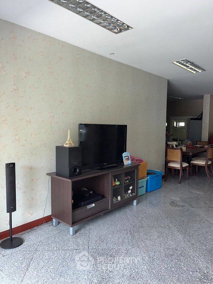 รูป บ้านเดี่ยว 4 ห้องนอน ขาย หมู่บ้านสินทวี พร้อมรับสัตว์เลี้ยง (ชอมทอง) (ID 2426856) - รูปที่ 6/10