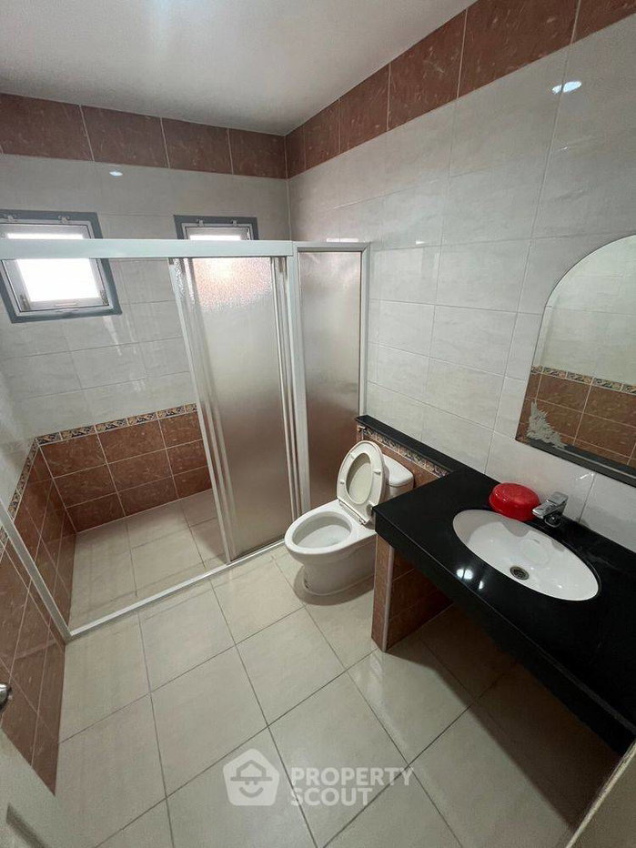รูป บ้านเดี่ยว 4 ห้องนอน ขาย หมู่บ้านสินทวี พร้อมรับสัตว์เลี้ยง (ชอมทอง) (ID 2426856) - รูปที่ 1/10