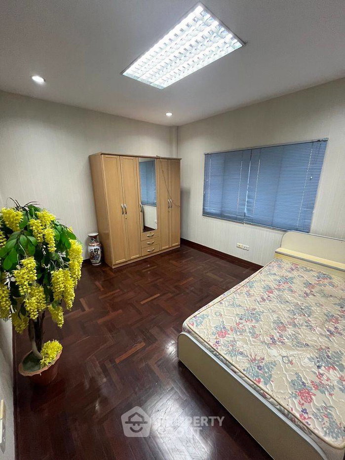 รูป บ้านเดี่ยว 4 ห้องนอน ขาย หมู่บ้านสินทวี พร้อมรับสัตว์เลี้ยง (ชอมทอง) (ID 2426856) - รูปที่ 3/10