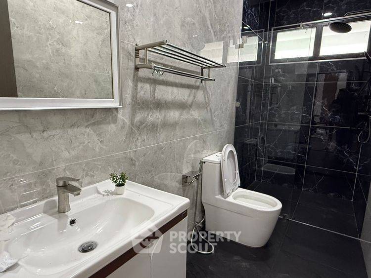 รูป บ้าน 3 ห้องนอน ขาย ในพาราไดซ์ ฮิลล์ โซนพัทยาตะวันออก | เลี้ยงสัตว์ได้ (ID 2428774) - รูปที่ 11/12