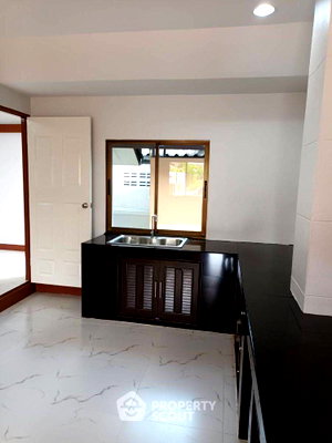 บ้านเดี่ยว ม.พายัพวิทยาเขตแก้วนวรัฐ : บ้านเดี่ยว 3 ห้องนอน ขนาด 200 ตร.ม. อนุญาตเลี้ยงสัตว์ ขาย ในสันทราย น้อย เชียงใหม่ (ID 2426203)