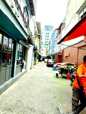 Shophouses for rent Nimibutr Stadium : Petchburi Road 1-11 BTS Phaya Thai. 320 m. 3-story commercial building for rent 12 sq.wa. 145 sq.m.