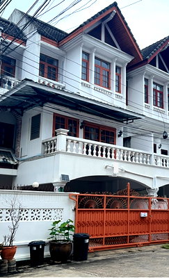 เช่าโฮมออฟฟิศ ถนนสาธุประดิษฐ์ : ให้เช่า โฮมออฟฟิศ / ทาวน์เฮาส์ (Home Office / Townhouse ) Line : @condo24 (มี@ด้วย)