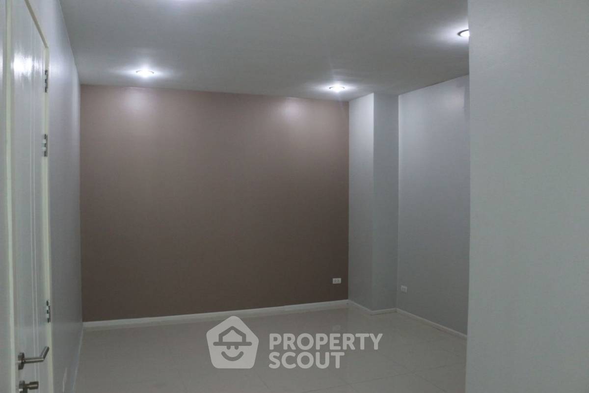รูป คอนโด 1 ห้องนอน ชั้น 1 ขนาด 63 ตร.ม. Happy Condo Ladprao 101 ใกล้ถนนลาดพร้าว (ID 2431812) - รูปที่ 3/14
