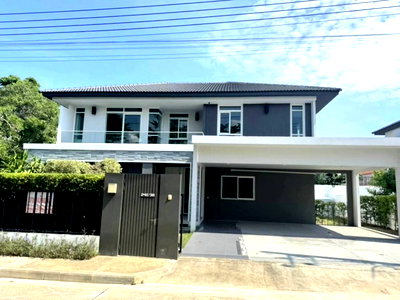ขายบ้านเดี่ยว : ขายบ้าน2ชั้น หลังสุดท้ายไซส์ใหญ่สุดในโครงการ  ติดส่วนกลลางเดินไม่กี่ก้าวก็ ว่ายน้ำ ฟิตเนส  มัณฑนา-สันทราย  ตกแต่งพร้อมอยู่ ใกล้รวมโชคมอล์ค