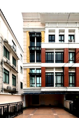 โฮมออฟฟิศ วิทยาลัยพณิชยการบางนา : Baan Klang Krung Office (บ้านกลางกรุงออฟฟิต)