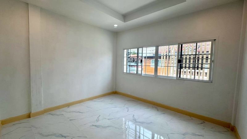 รูป ขายทาวน์เฮ้าส์รีโนเวทใหม่ทั้งหลัง หมู่บ้านฉัตรณรงค์วิลล่า 3 ทำเลทองใกล้ BTS คูคต เพียง 100 เมตรจากถนนลำลูกกา ราคาเพียง 1,890,000 บาท - รูปที่ 17/18