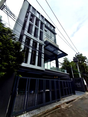 Townhouses for rent Bangkok : For Rent: Luxury Townhome at SAGE Thonglor 25 (Unit #2) Land Area: 26.81 sq.w. Usable Area: 407 sq.m. Located on Sukhumvit 55 (Thonglor)