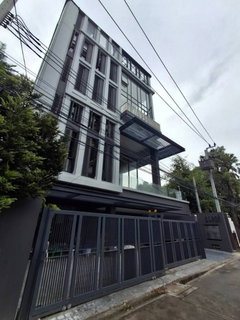 รูปภาพ For Rent: Luxury Townhome at SAGE Thonglor 25 (Unit #2) Land Area: 26.81 sq.w. Usable Area: 407 sq.m. Located on Sukhumvit 55 (Thonglor)