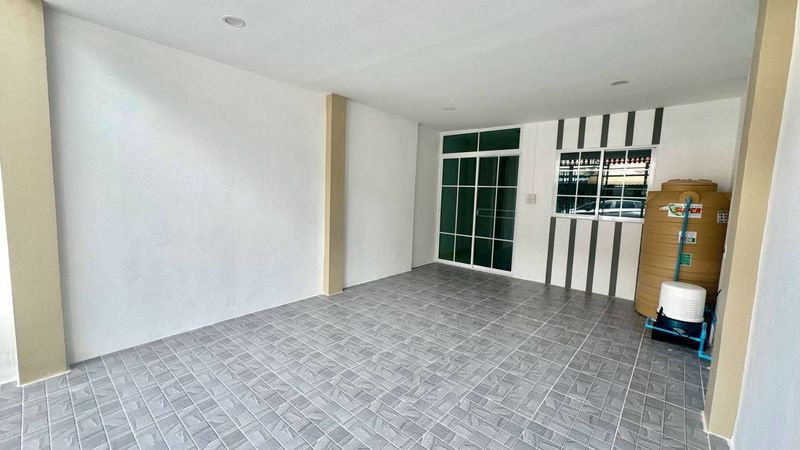 รูป ขายทาวน์เฮ้าส์รีโนเวทใหม่ทั้งหลัง หมู่บ้านฉัตรณรงค์วิลล่า 3 ทำเลทองใกล้ BTS คูคต เพียง 100 เมตรจากถนนลำลูกกา ราคาเพียง 1,890,000 บาท - รูปที่ 3/18