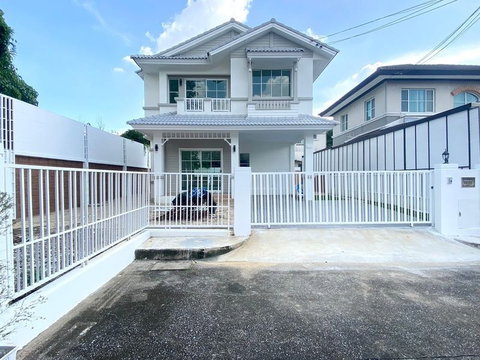 ขายบ้านเดี่ยว 2 ชั้น รีโนเวทใหม่ หมู่บ้านชัยพฤกษ์ รังสิต คลอง 4 ติดถนนรังสิต-นครนายก ใกล้ Market Village ราคาเพียง 3,990,000 บาท (ฟรีโอน)