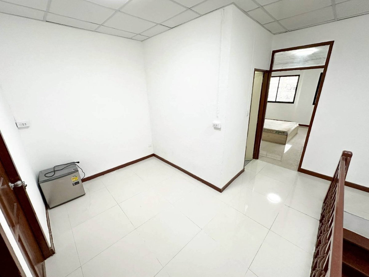 picture Townhome for rent on Sukhumvit 101/1 (SPSAD3603) - 3/8