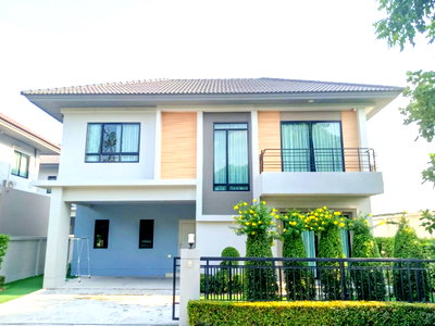 บ้านเดี่ยวให้เช่า : ให้เช่า บ้านเดี่ยว ไลฟ์ บางกอก บูเลอวาร์ด รามอินทรา 𝟔𝟓 บ้านแปลงสวย หน้าสวน พร้อมเข้าอยู่ ใกล้รถไฟฟ้าสายสีชมพู สถานีวัชรพล และคู้บอน
