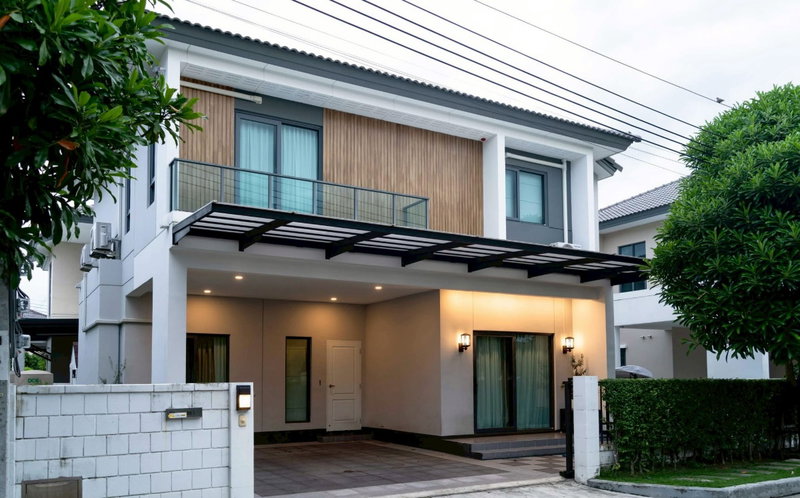 Houses for sale : LB005 Spacious single-family home in the desirable Centro Onnut–Suvarnabhumi