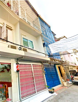 Shophouses for rent Nimibutr Stadium : Platinum Siam Paragon Pratunam Market 1.9 km. Conveniently located on Petchburi Road 3-story