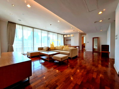 Apartment building for rent Srinakharinwirot University Prasanmit Campus : Beautiful 3 Bed Luxury Apartment With Excellent Facilities - BR0910AP