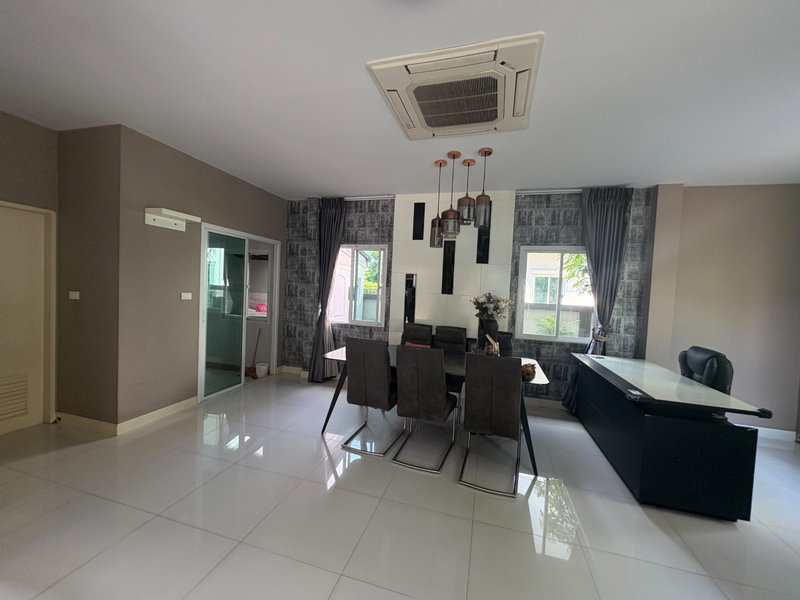 Houses for sale : Prime Location on Kanchanaphisek Ring Road — Only 5 Minutes to Fashion Island! For Sale: Detached House at Sena Park Grand Ramindra (60 sq.wah
