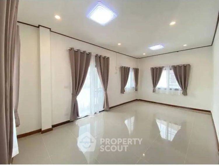 รูป บ้านเดี่ยว 4 ห้องนอน บ้านสามมุขธานี แสนสุข เมืองชลบุรี พื้นที่ 200 ตร.ม. (ID 2426277) - รูปที่ 3/11