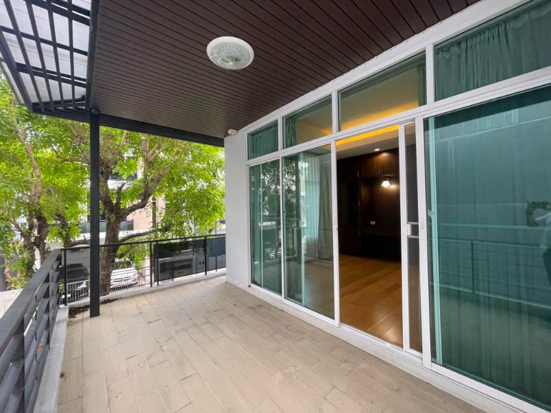 รูป ขายบ้านพร้อมผู้เช่าโครงการ Nirvana พระราม 9   3ชั้น ขนาด 38.5 ตรว. พื้นที่ใช้สอย 240 ตรม. 3 ห้องนอน  - รูปที่ 43/105