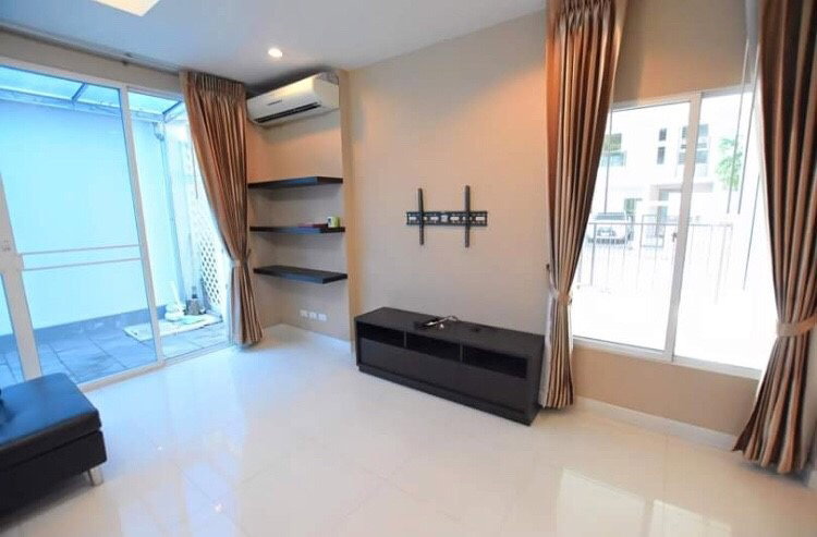 รูป ขายบ้านพร้อมผู้เช่าโครงการ Nirvana พระราม 9   3ชั้น ขนาด 38.5 ตรว. พื้นที่ใช้สอย 240 ตรม. 3 ห้องนอน  - รูปที่ 4/105