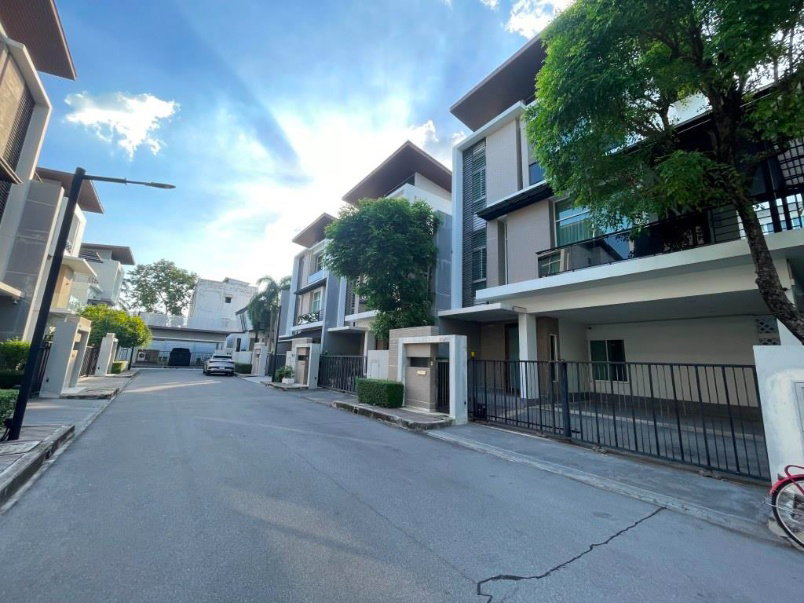 รูป ขายบ้านพร้อมผู้เช่าโครงการ Nirvana พระราม 9   3ชั้น ขนาด 38.5 ตรว. พื้นที่ใช้สอย 240 ตรม. 3 ห้องนอน  - รูปที่ 79/105