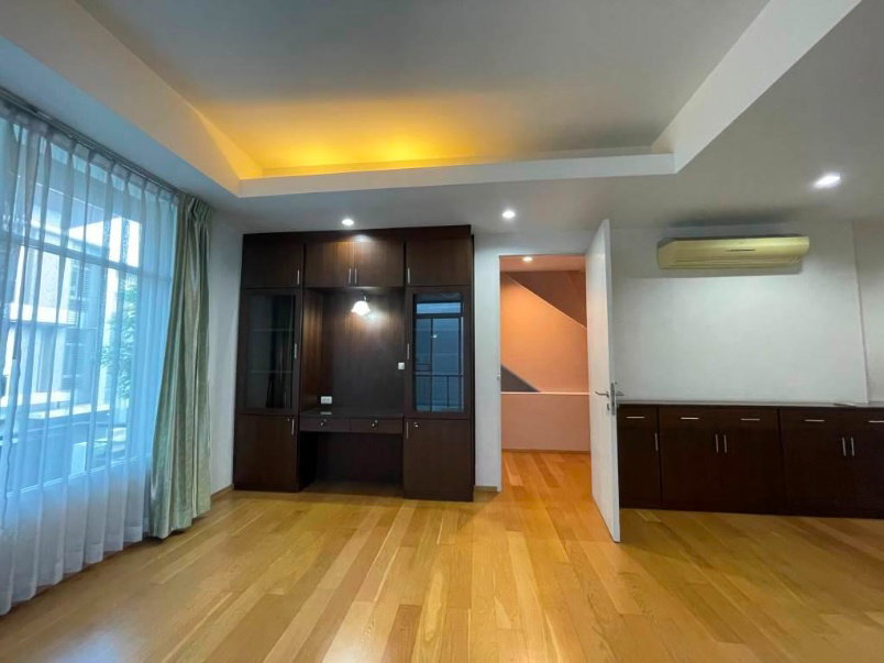 รูป ขายบ้านพร้อมผู้เช่าโครงการ Nirvana พระราม 9   3ชั้น ขนาด 38.5 ตรว. พื้นที่ใช้สอย 240 ตรม. 3 ห้องนอน  - รูปที่ 45/105