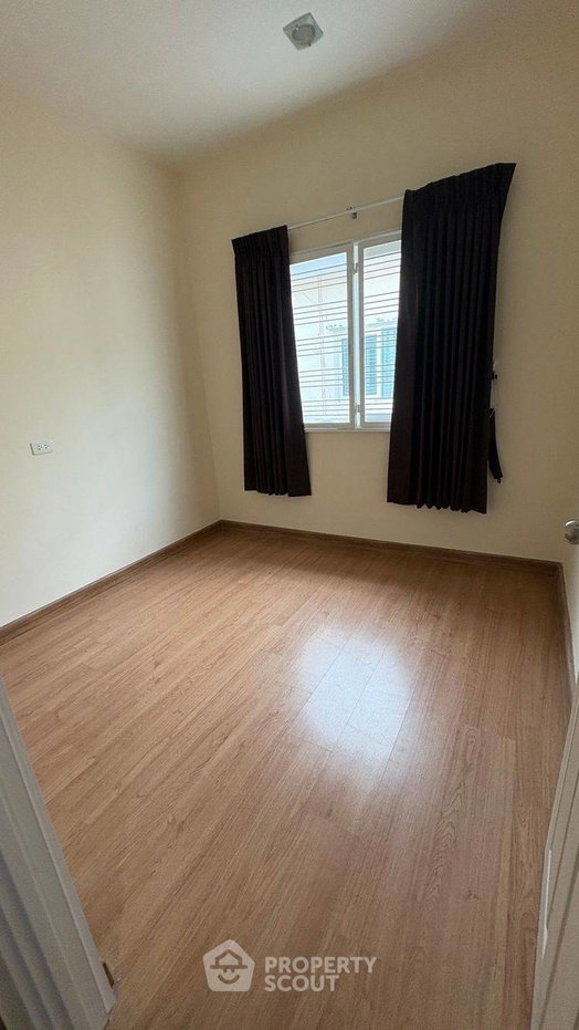 picture Pet-Friendly 4-BR Townhouse, Golden Town Ngamwongwan, near MRT Yaek Tiwanon (ID 2430992) - 6/14
