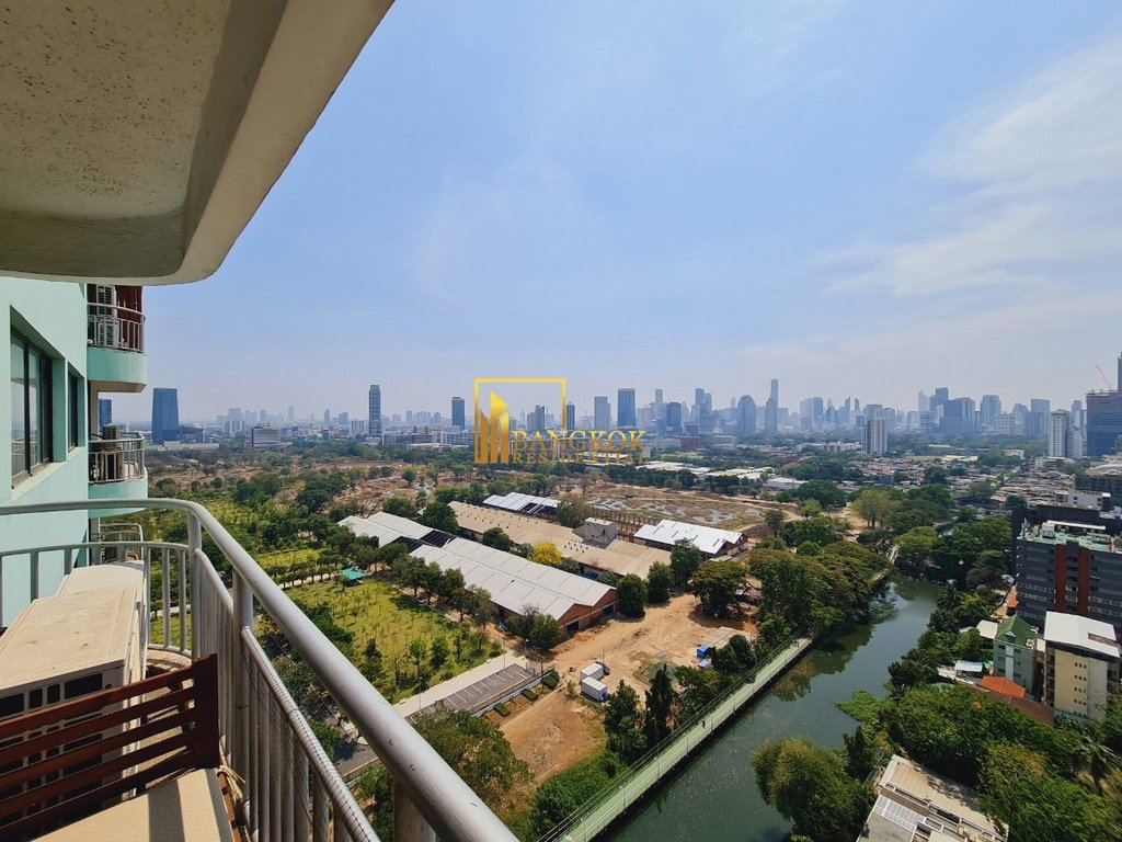 รูป Lake Green | 3 Bedroom Condo With Park Views - รูปที่ 11/31